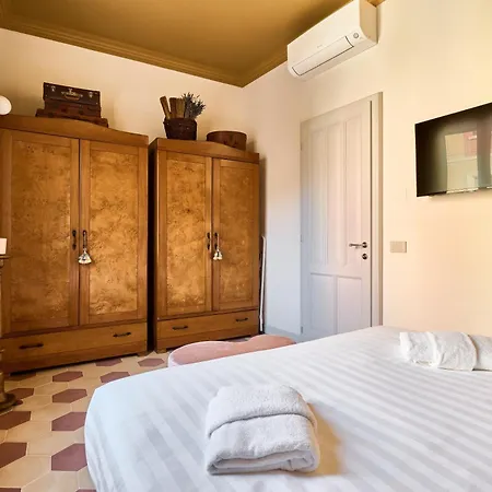 Boutique Nel Borgo - Casa Olga E Casa Ilde - Le Dimore Del Centro * Santarcangelo di Romagna